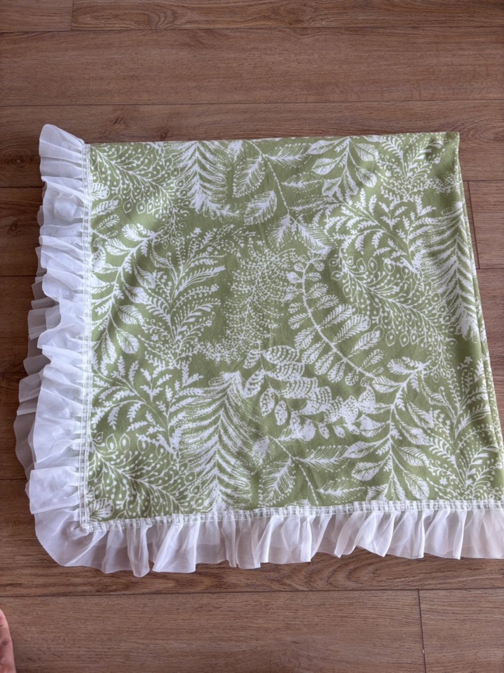 Green Botanical Print Ruffled Tablecloth - Picture 8 of 14